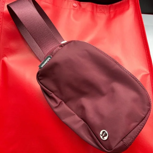 Lululemon Everywhere Belt Bag - Picture 1 of 3